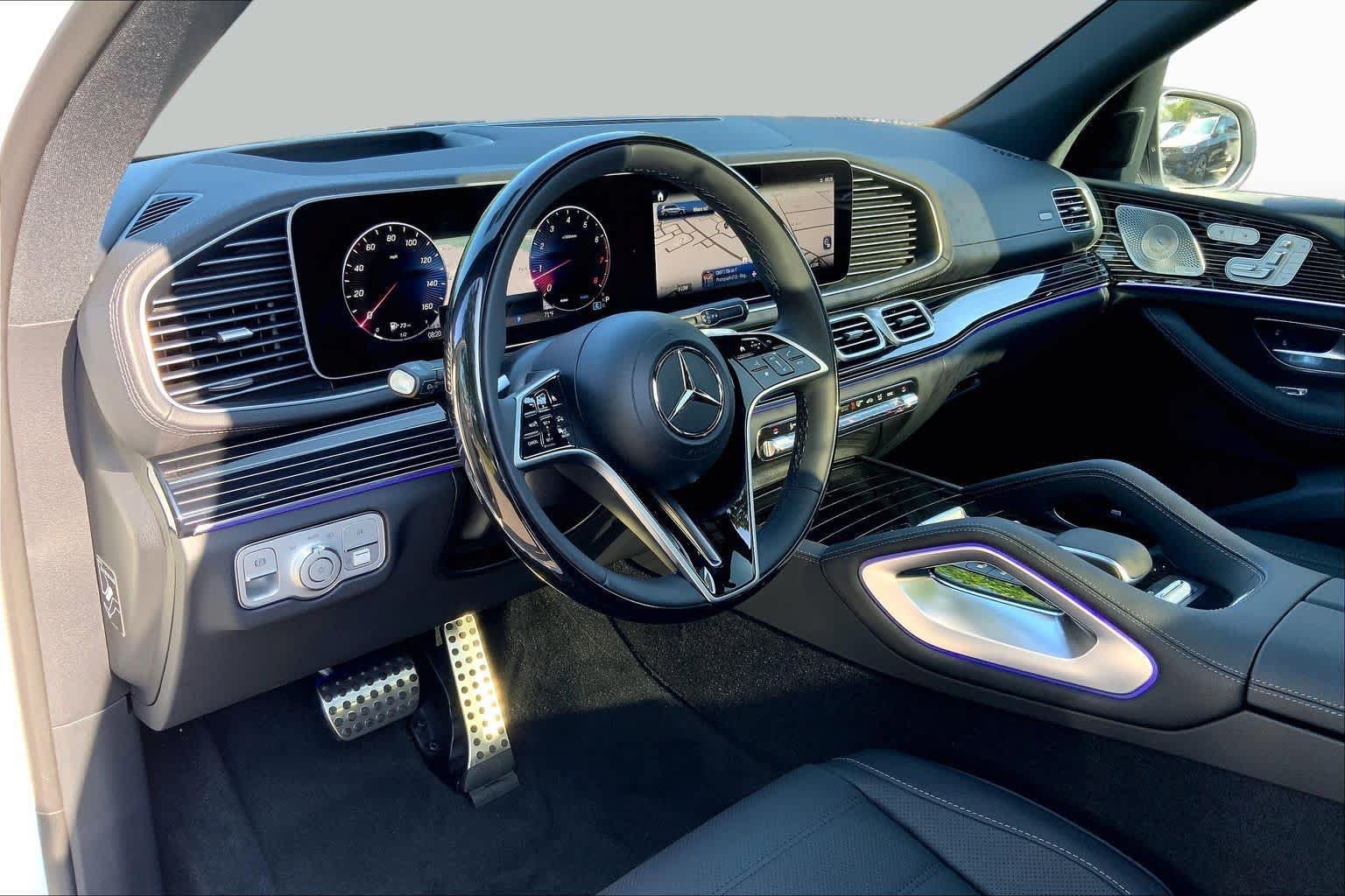 New 2026 MANUFAKTUR Moonlight White Metallic Mercedes-Benz GLS 450 image 9