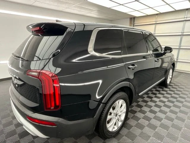 Used 2022 Black Kia LX image 25