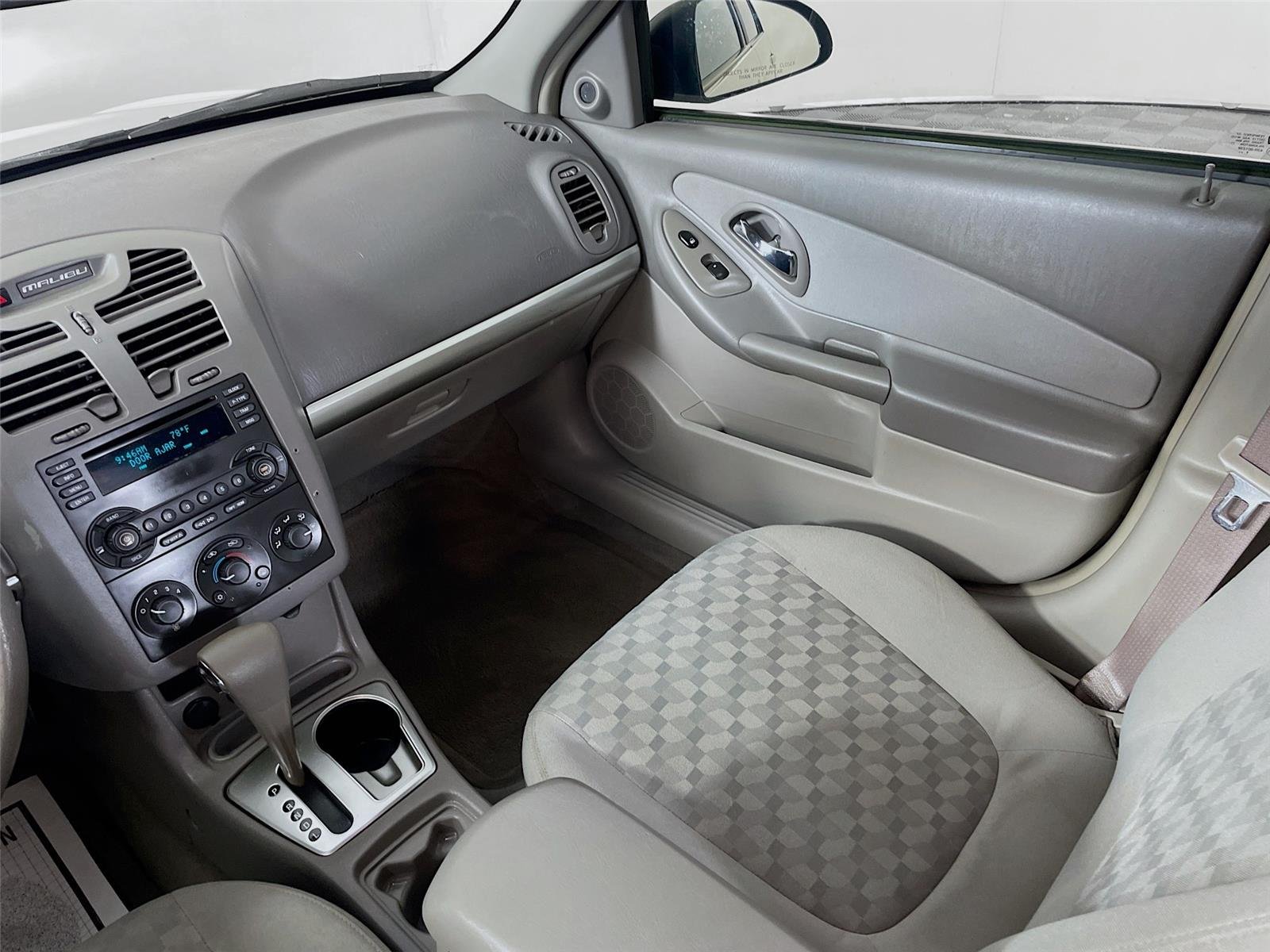 Used 2005 White Chevrolet LS image 24