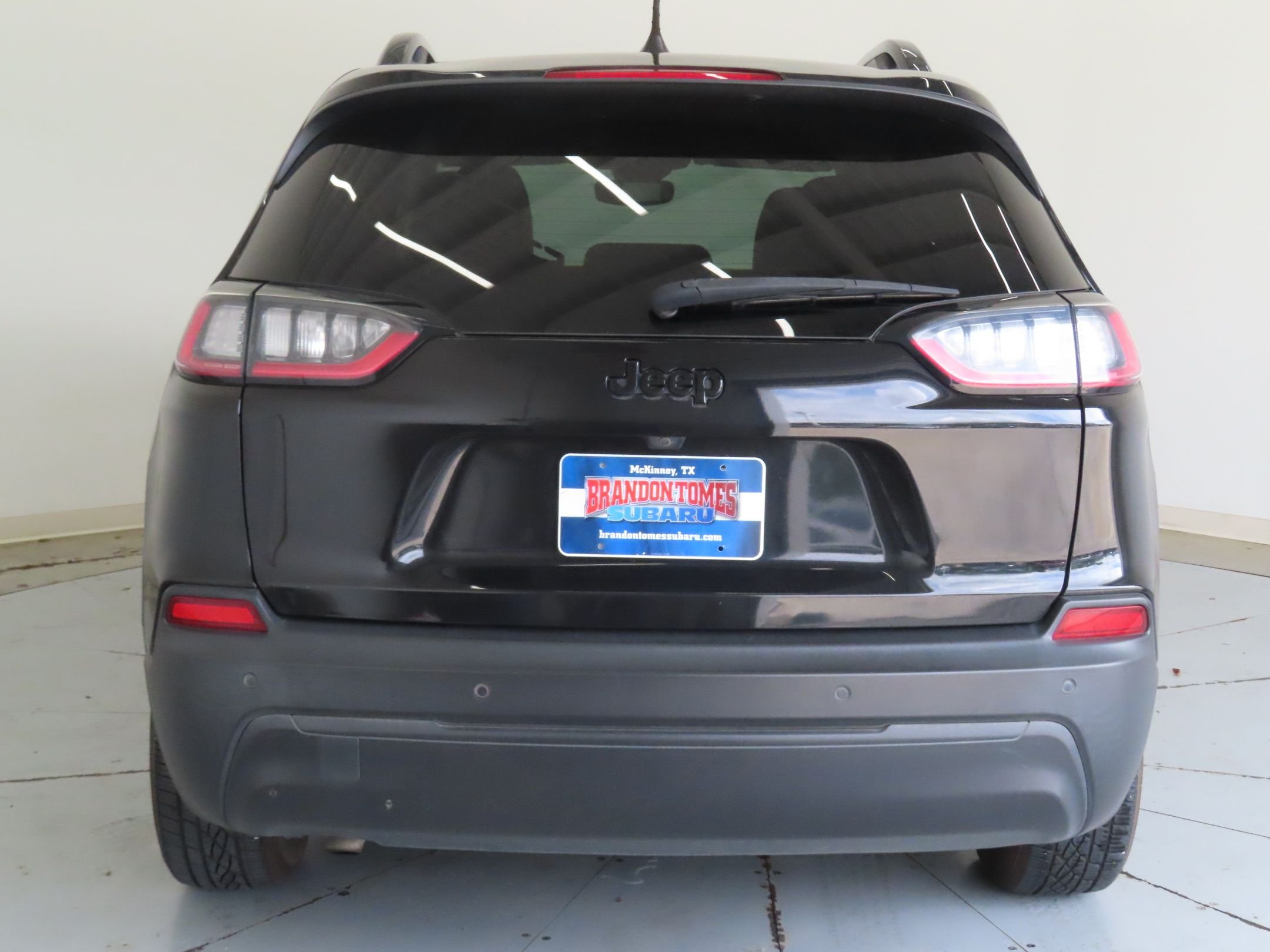 Used 2021 Black Jeep Latitude Plus image 4