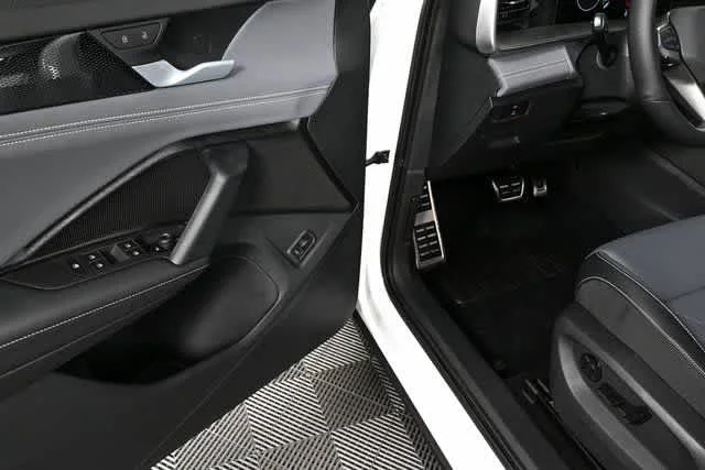 2026 Volkswagen Tiguan SE R-LINE BLACK - Photo 7
