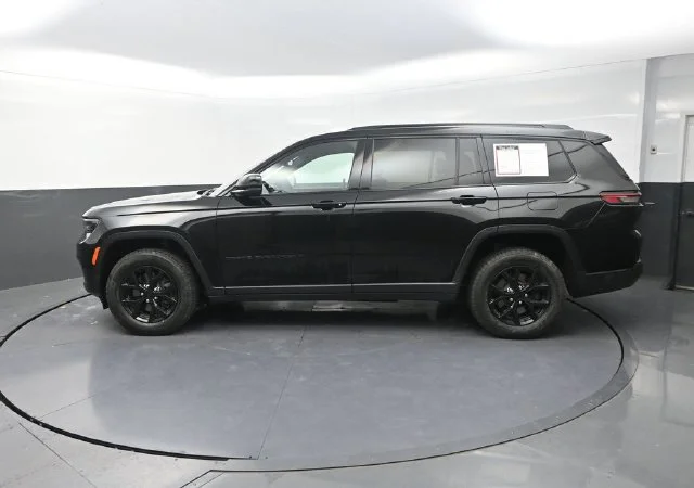 Used 2024 Black Jeep Altitude X image 6