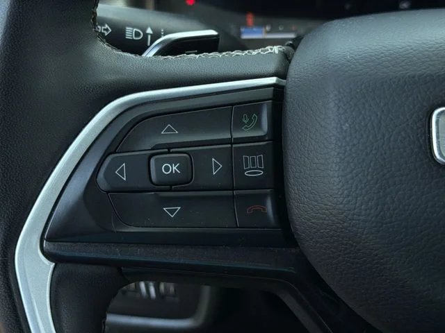 Used 2023 Black Jeep Laredo image 28