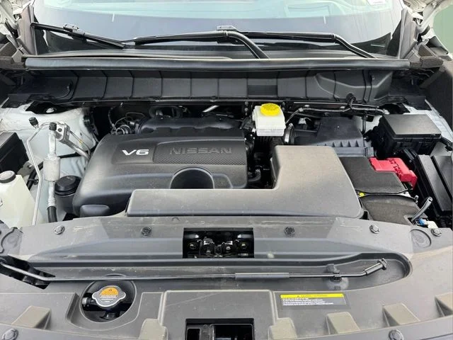 Used 2023 White Nissan Platinum image 19