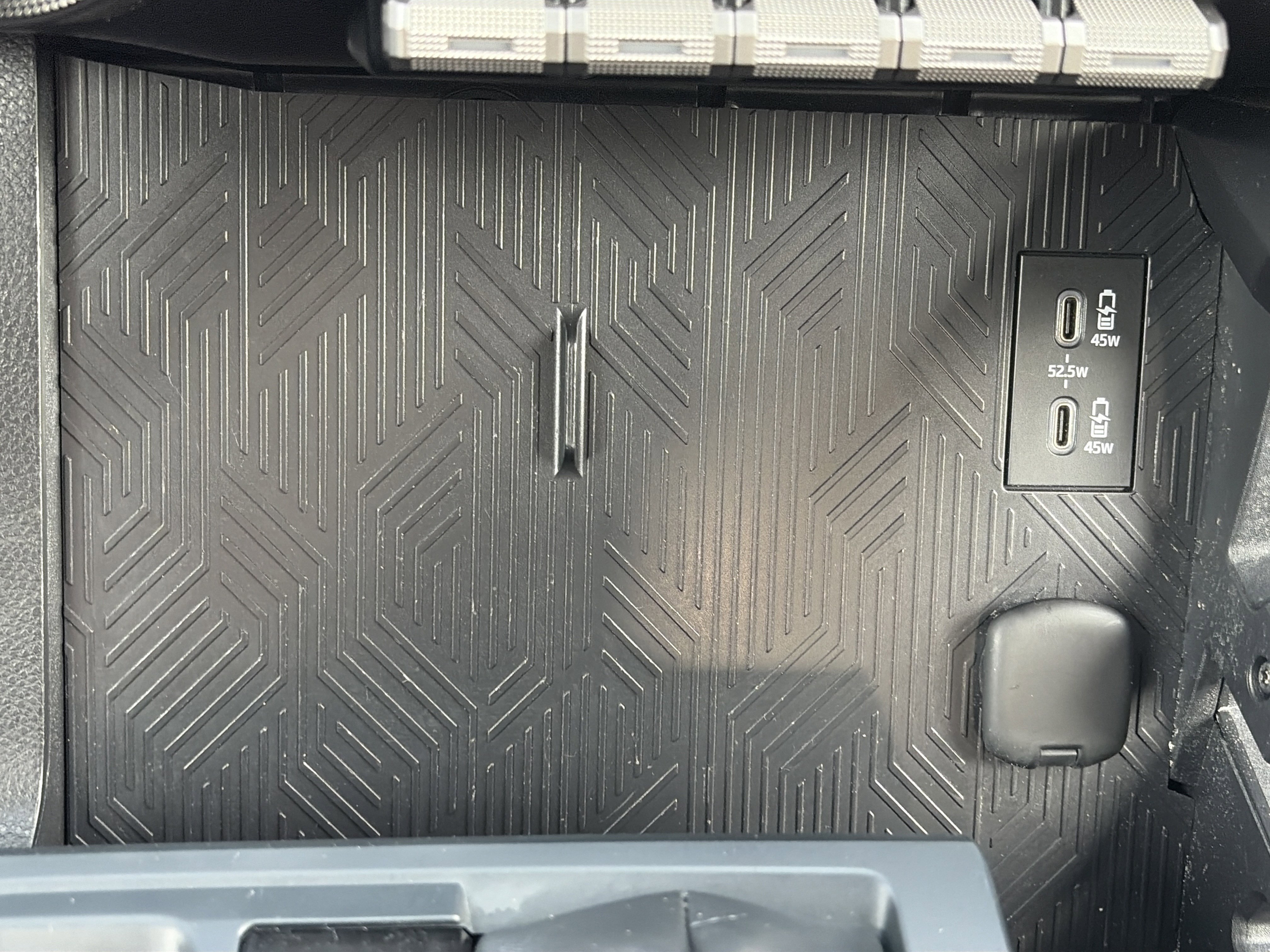 2025 Toyota Tacoma SR5 - Photo 8