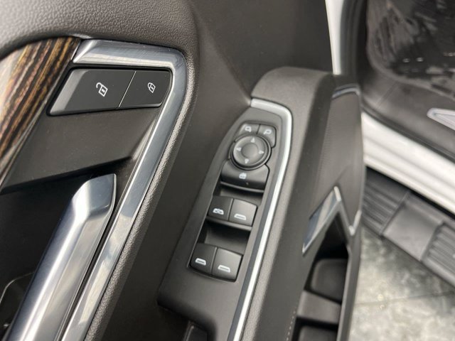 Used 2024 Summit White GMC Elevation image 9