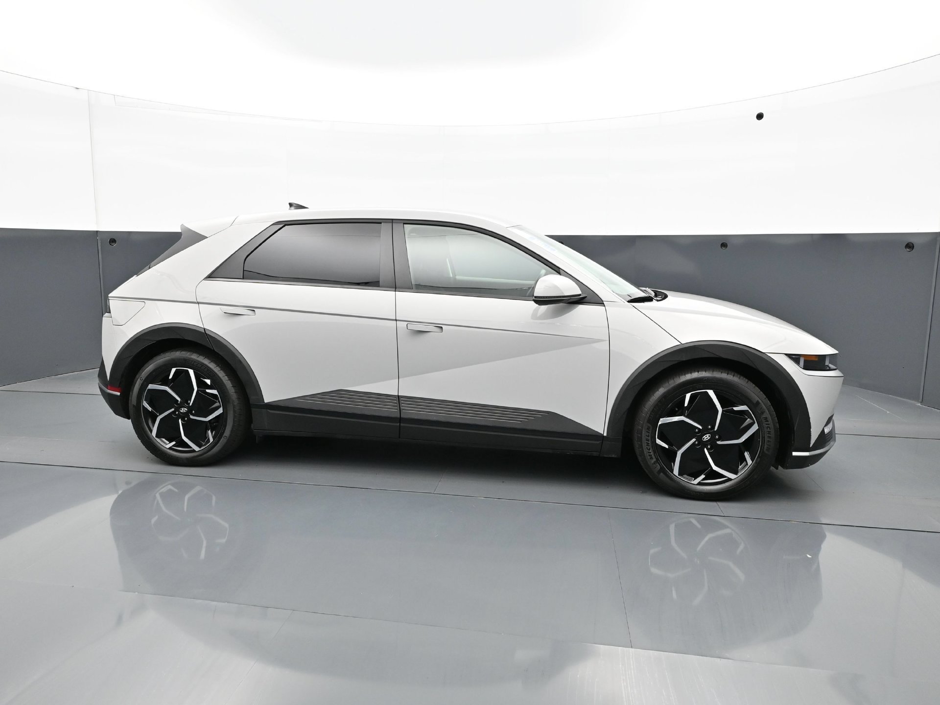Used 2024 Cyber Gray Hyundai SEL AWD image 8