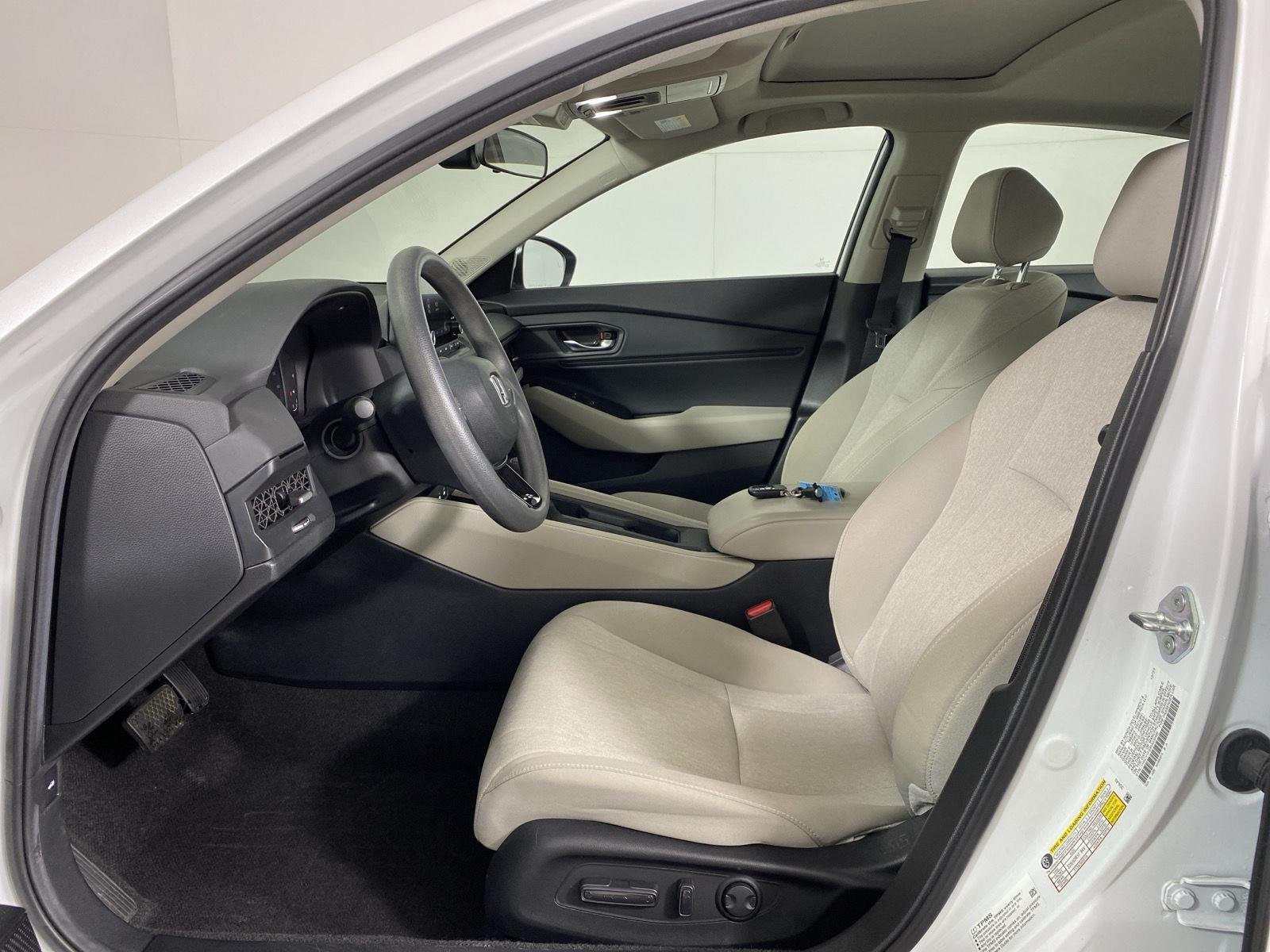 Used 2024 Platinum White Pearl Honda EX image 12