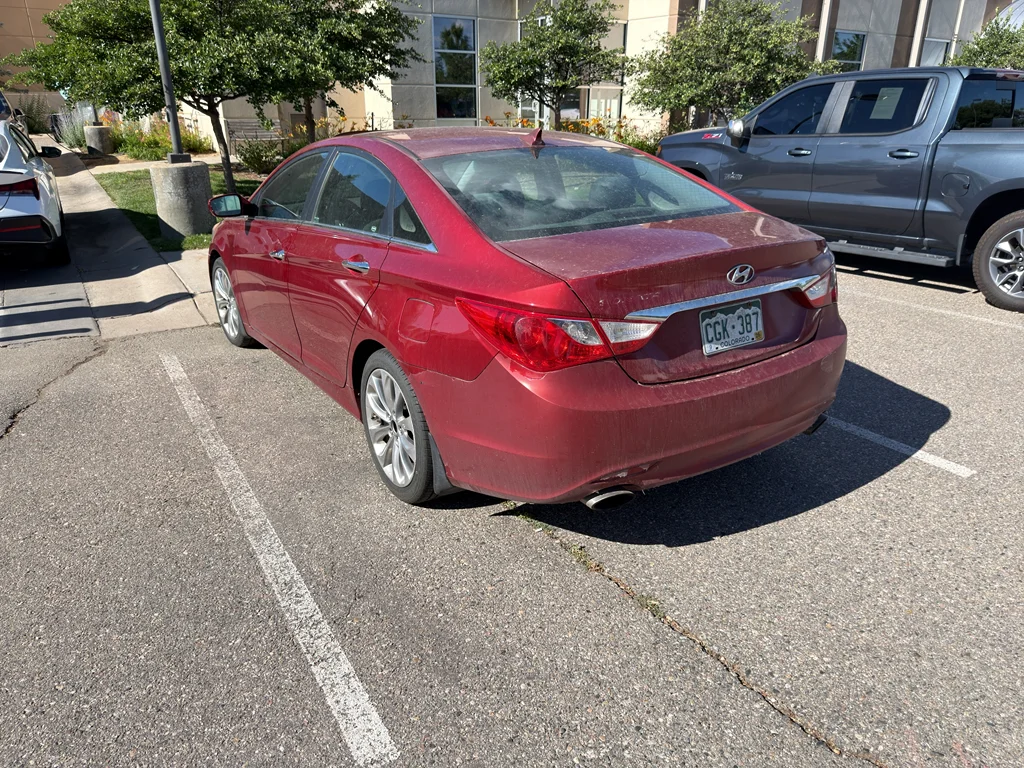 Used 2011 Venetian Red Hyundai SE image 2