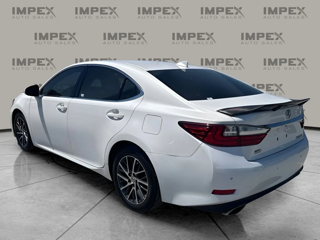 Used 2016 White Lexus 350 image 3