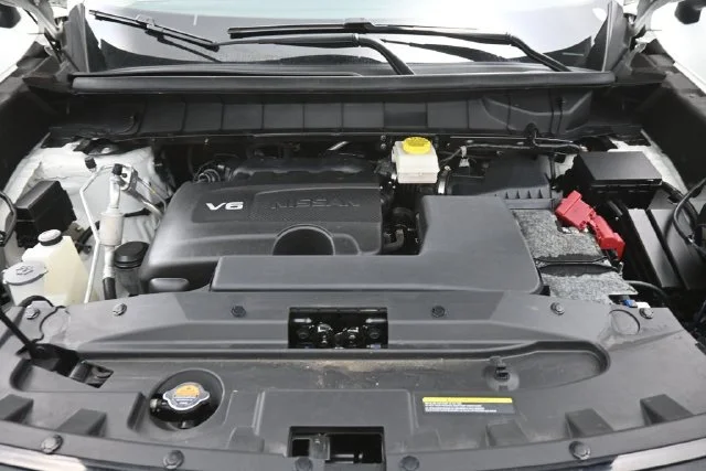 Used 2022 White Nissan SL image 32