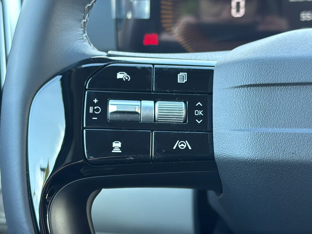 New 2026 Wolf Gray Kia S image 17