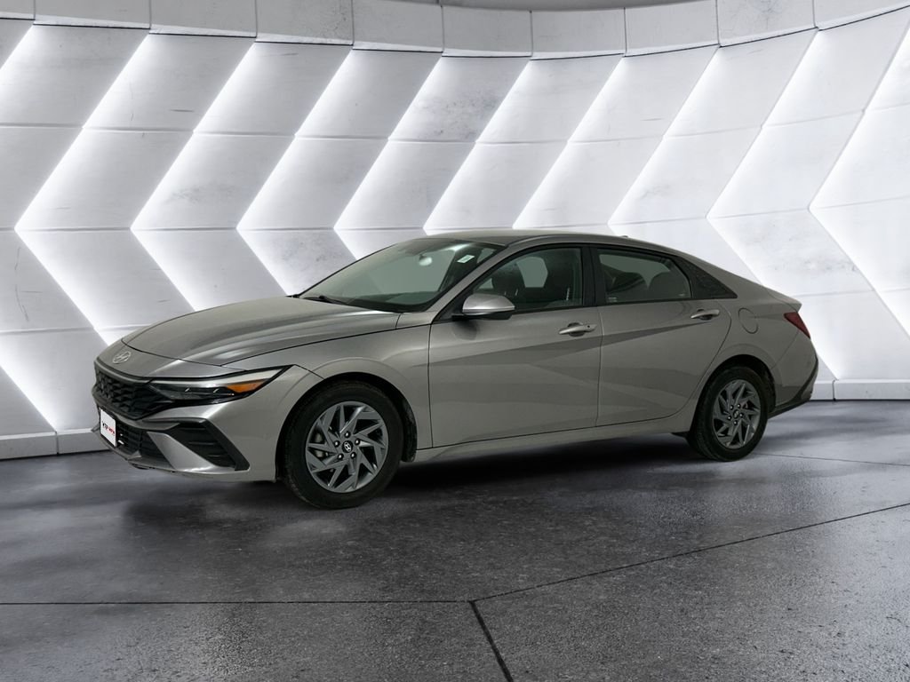 Used 2024 Silver Hyundai SEL image 3