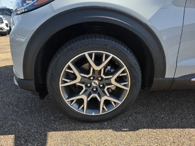 New 2027 Avalanche Gray Ford Platinum™ image 44