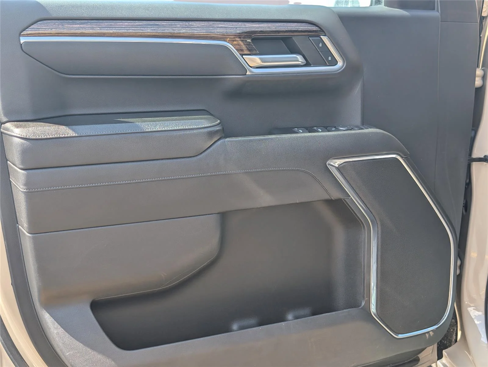 Used 2023 Desert Sand Metallic GMC Elevation image 27