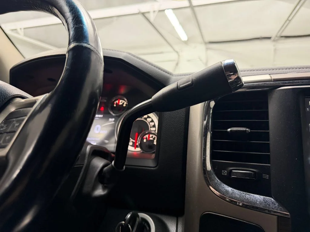 Used 2016 Brilliant Black Crystal Pearlcoat Ram Laramie image 30