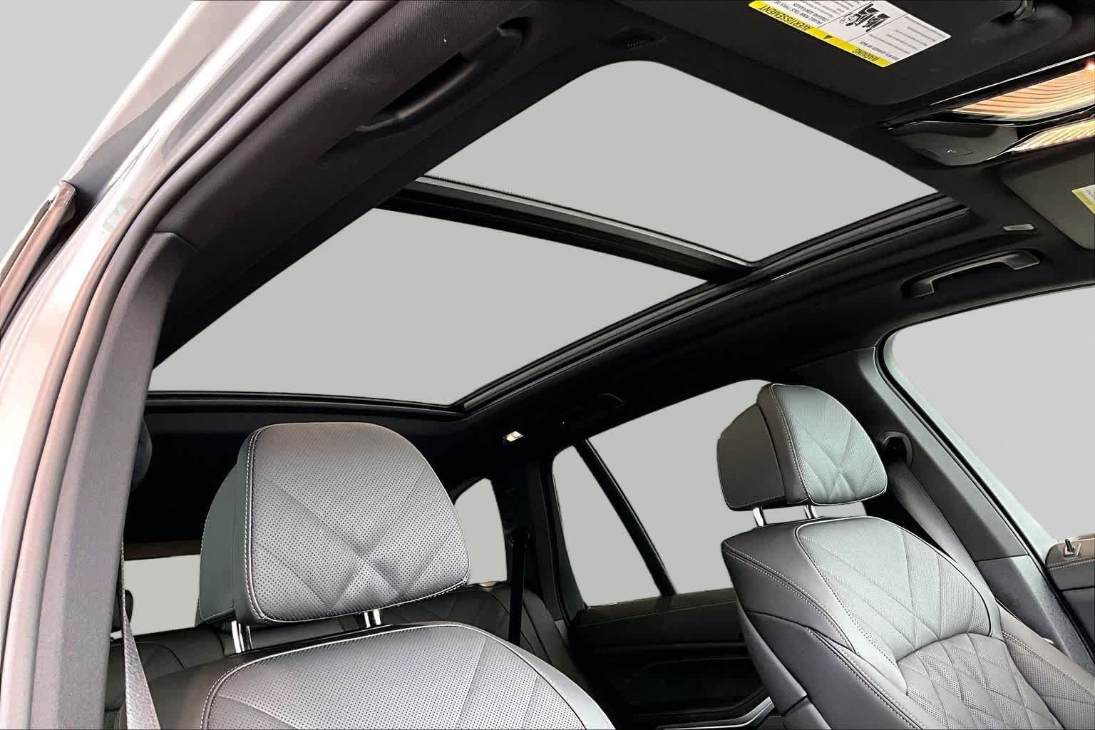 Used 2026 Skyscraper Grey Metallic BMW sDrive40i image 13