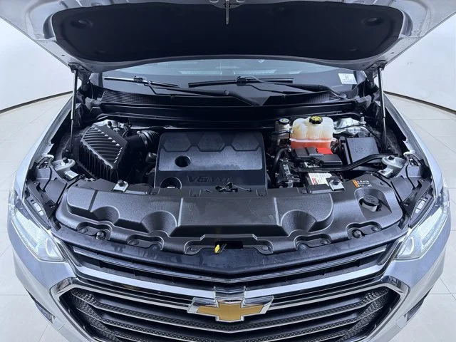 Used 2020 Silver Ice Metallic Chevrolet Premier image 12