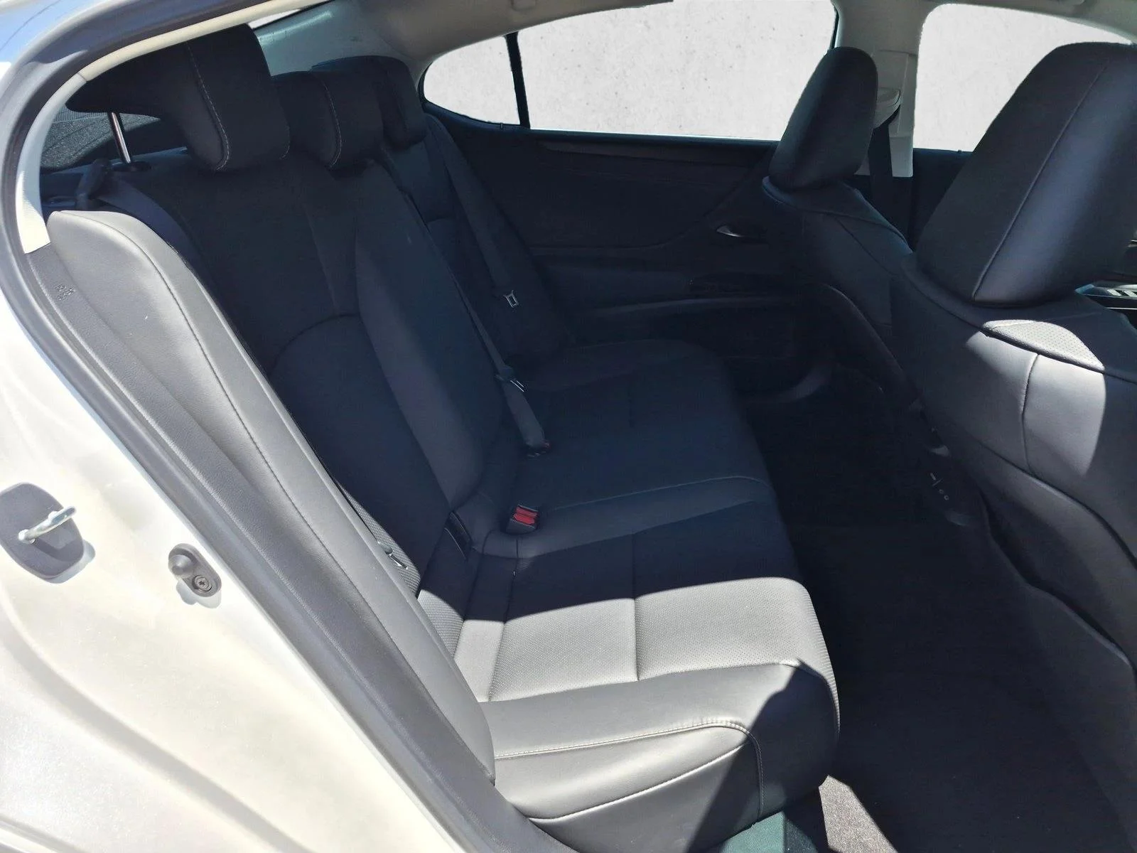 Certified Used 2025 Eminent White Pearl Lexus ES 350 image 17