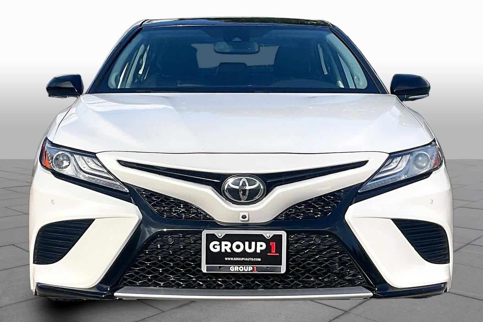 Used 2020 Wind Chill Pearl/Midnight Black Metallic Toyota XSE V6 image 4