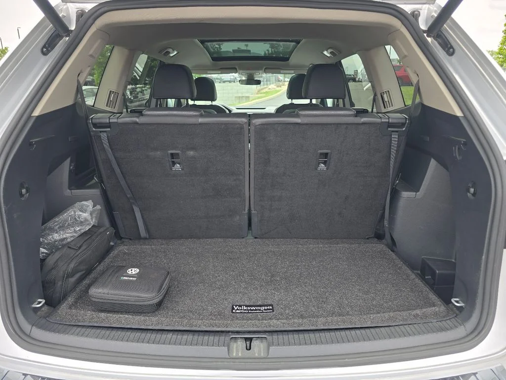Used 2019 Silver Volkswagen SEL Premium image 27
