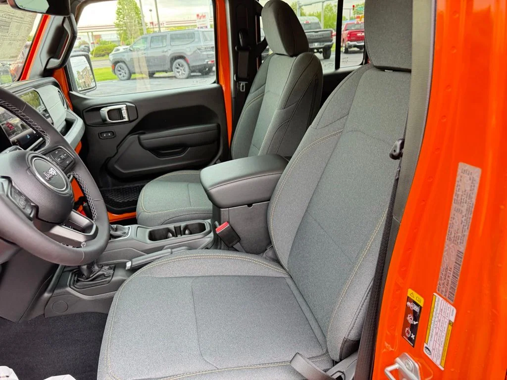 2025 Jeep Gladiator Willys - Photo 16