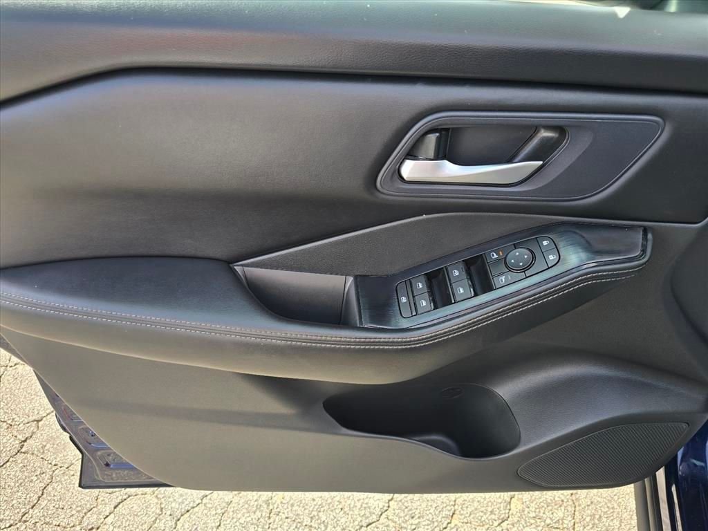 Used 2024 Blue Nissan SV image 9
