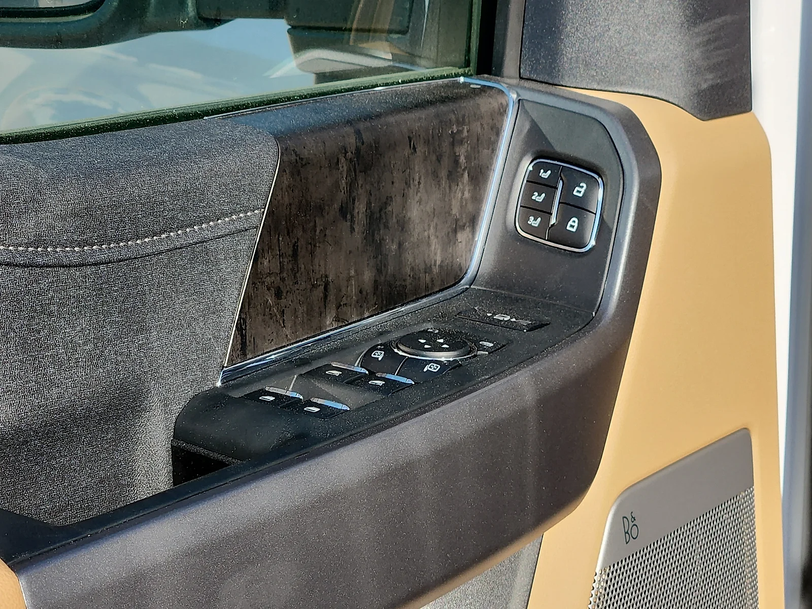 New 2026 Oxford White Ford Lariat image 15