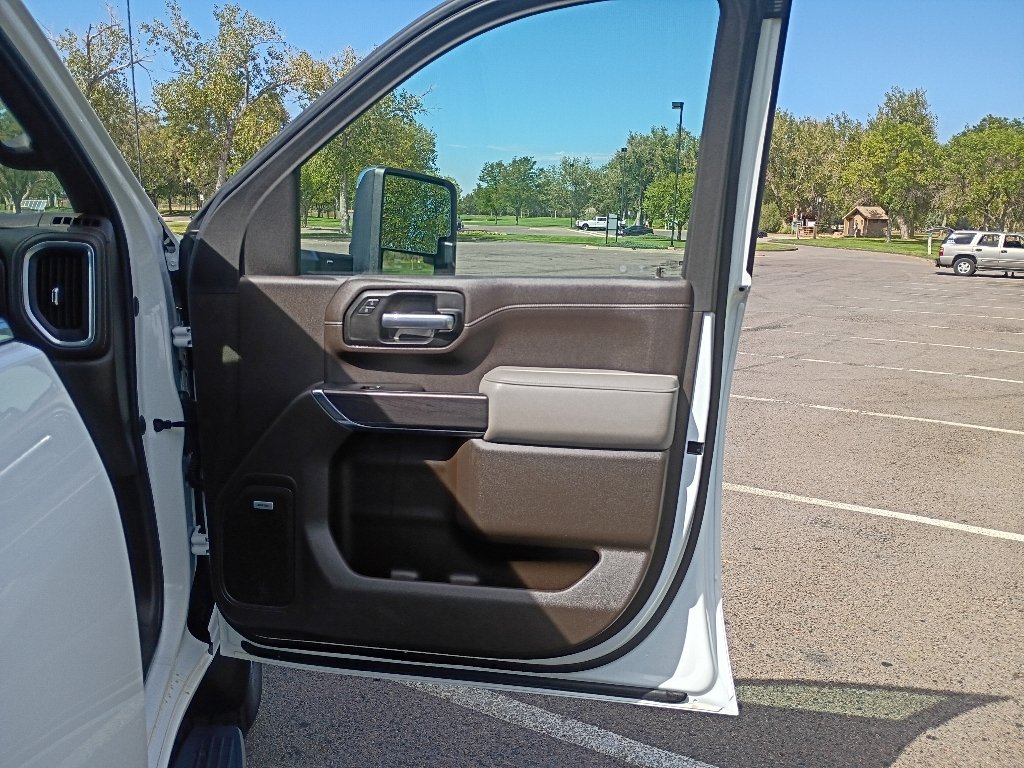 Used 2021 Summit White Chevrolet LTZ image 10