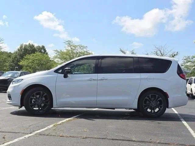 2026 Chrysler Pacifica Select - Photo 21
