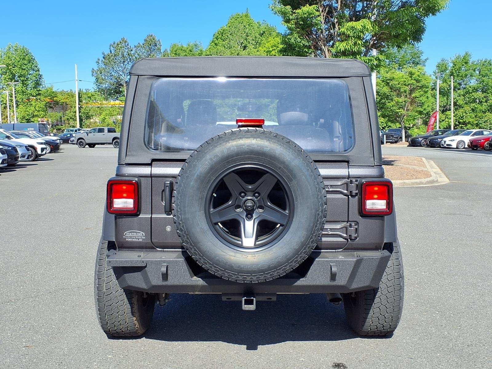Used 2020 Granite Crystal Metallic Clearcoat Jeep Sport image 8
