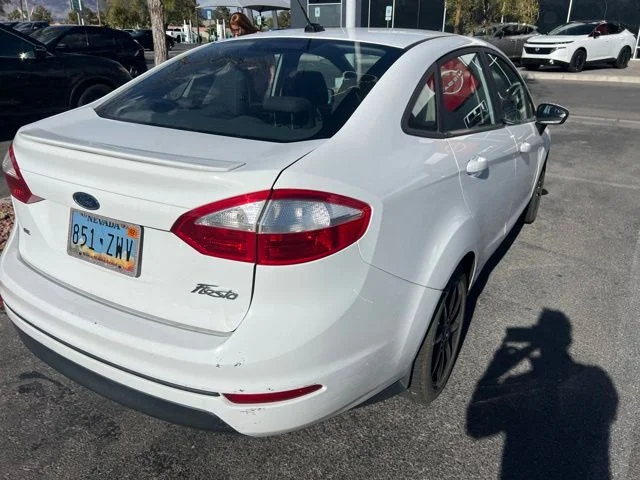 Used 2016 Oxford White Ford SE image 5