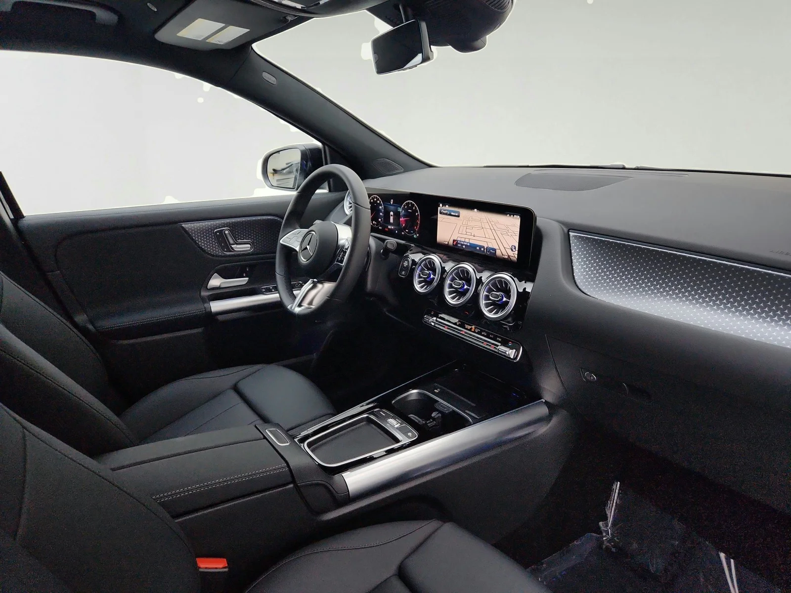 Used 2025 Night Black Mercedes-Benz GLA 250 image 29