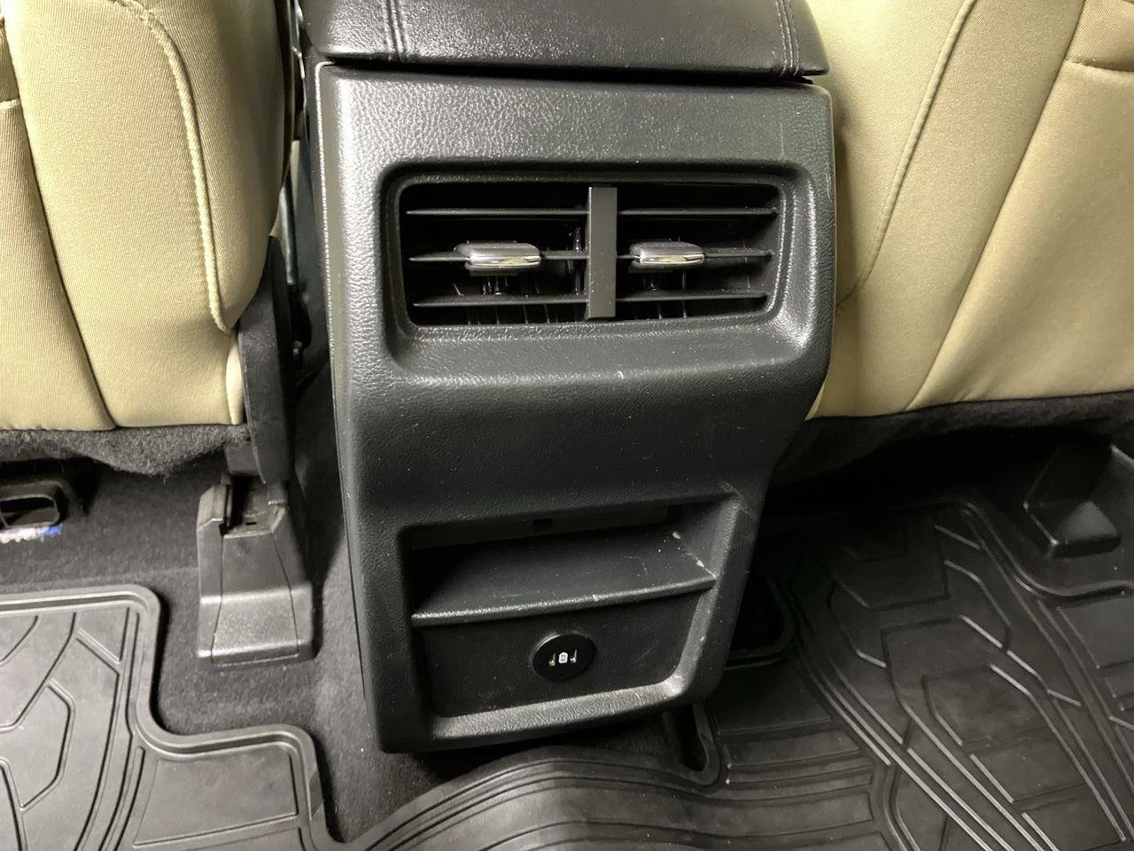 Used 2023 Blue Ford SE image 9
