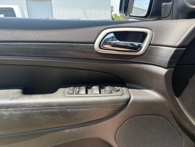 Used 2019 Sting-Gray Clearcoat Jeep Altitude image 7