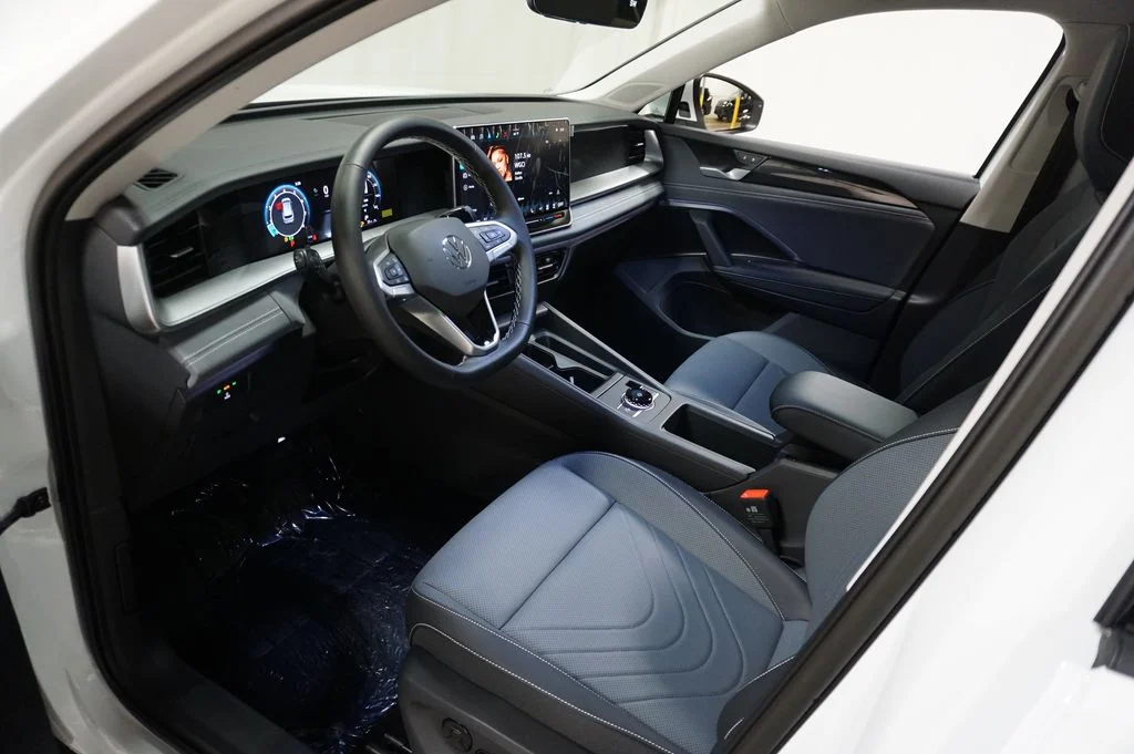 New 2026 White/off-white Volkswagen 2.0T SE image 9