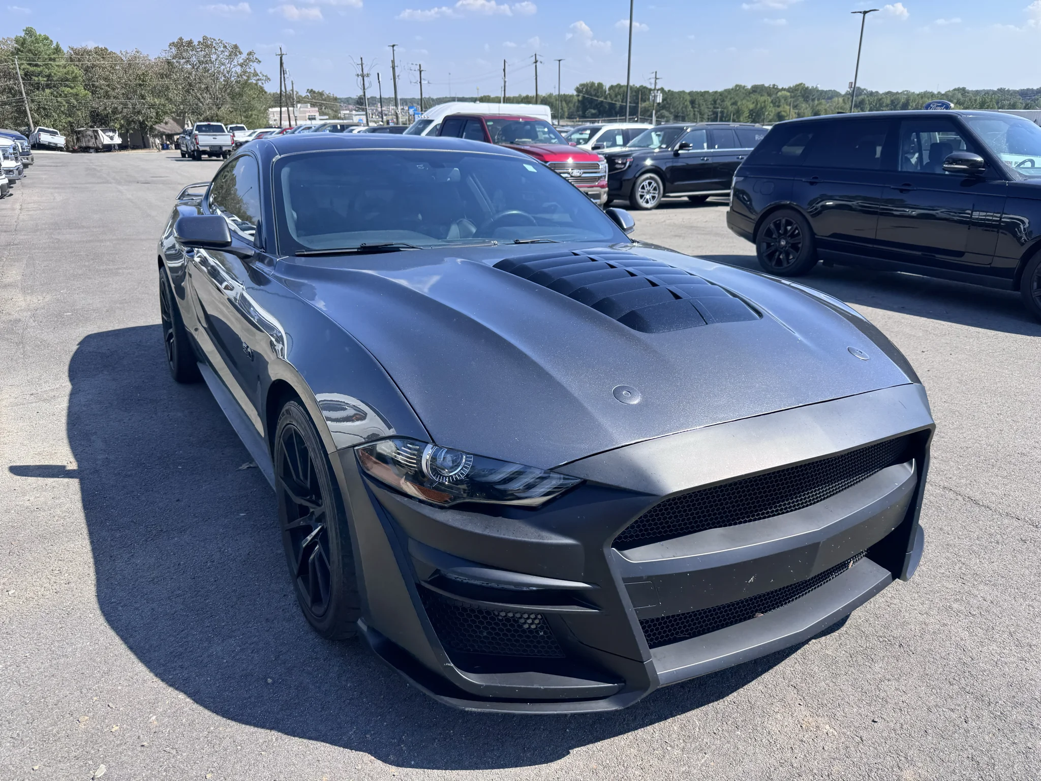 Used 2019 Magnetic Metallic Ford GT image 3