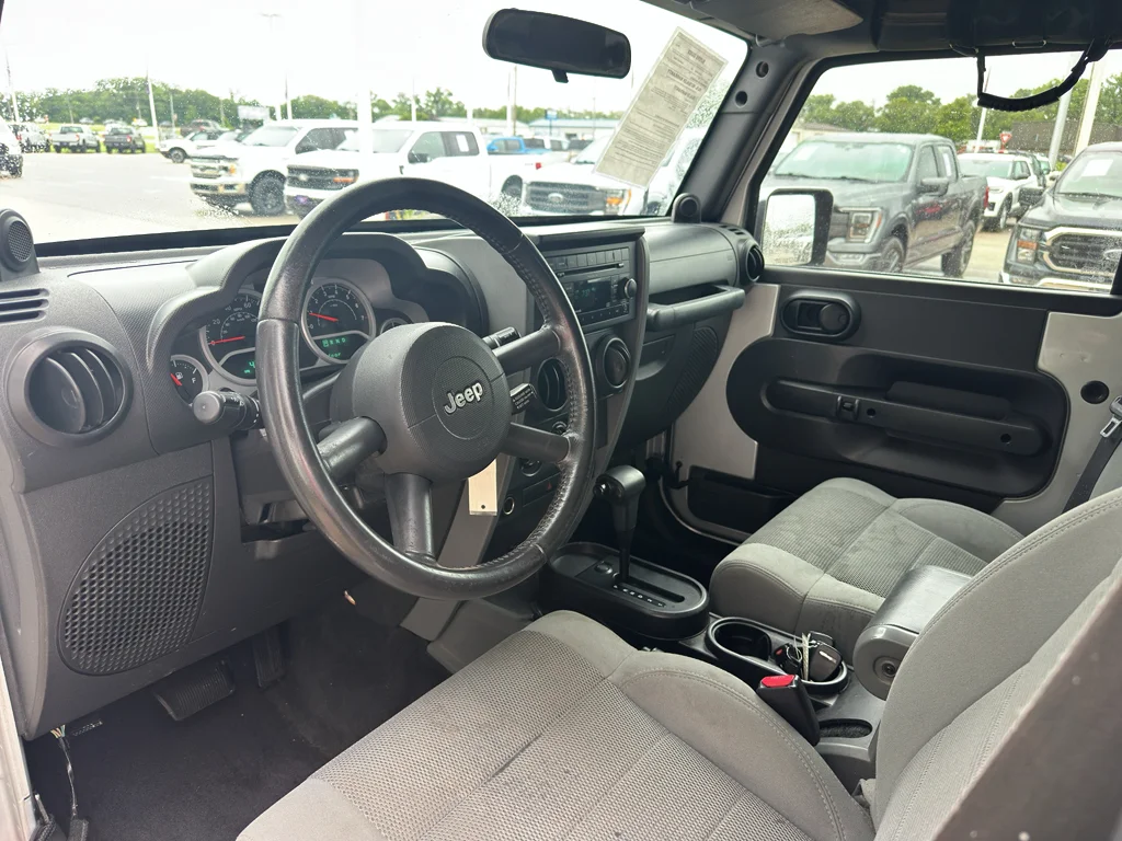 Used 2007 Bright Silver Metallic Clearcoat/Black Soft Top Jeep Sahara image 12