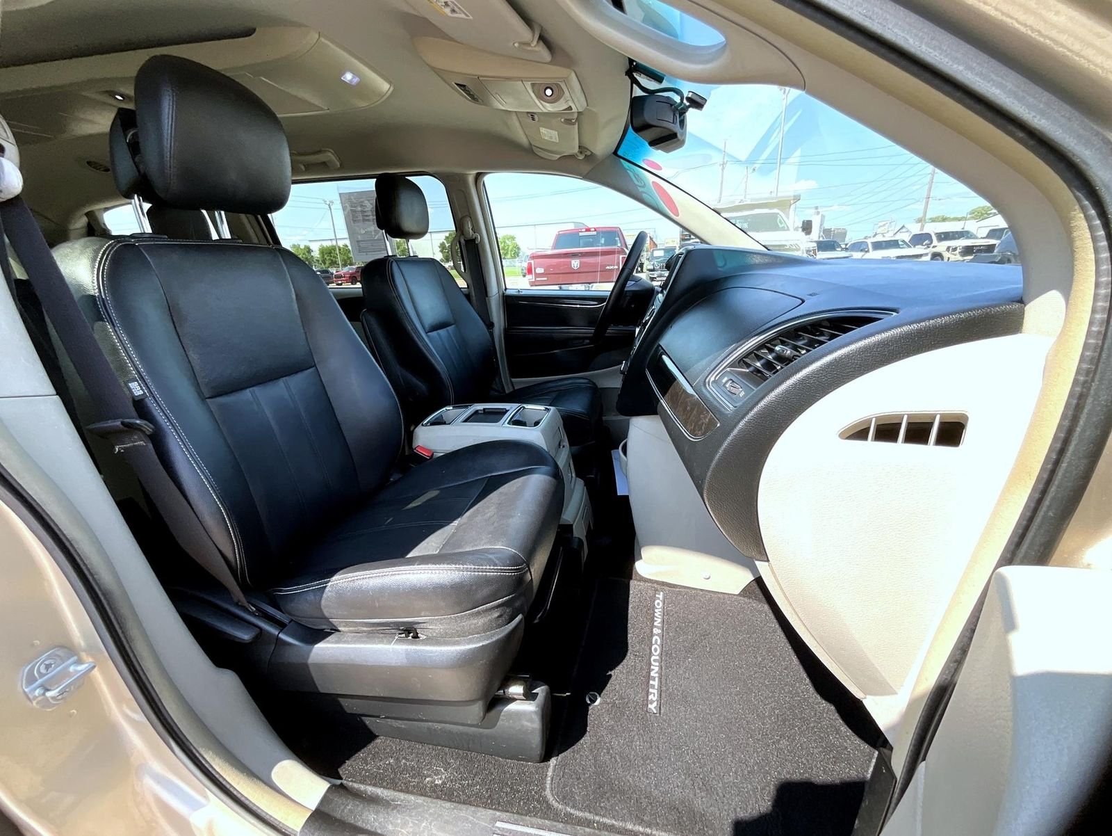 Used 2014 Beige Chrysler Touring image 16