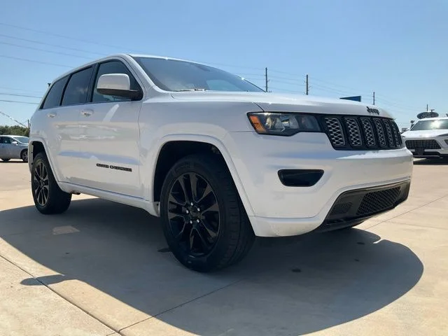 Used 2019 White Jeep Altitude image 29