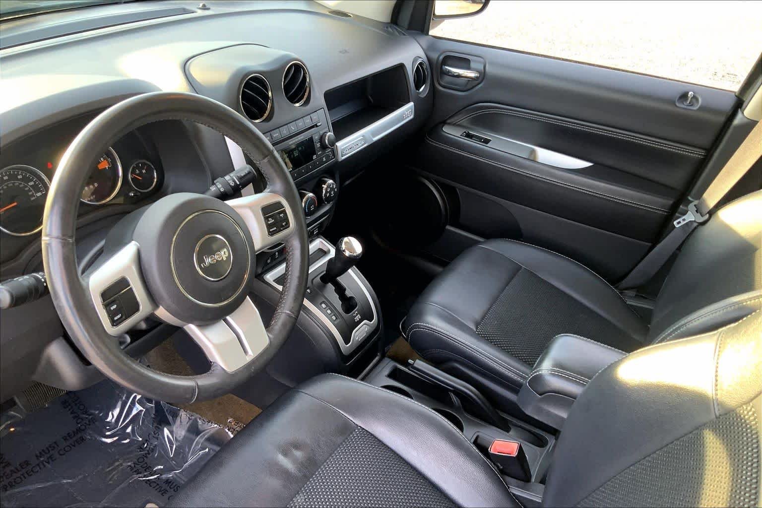 Used 2016 Black Clearcoat Jeep Latitude image 15