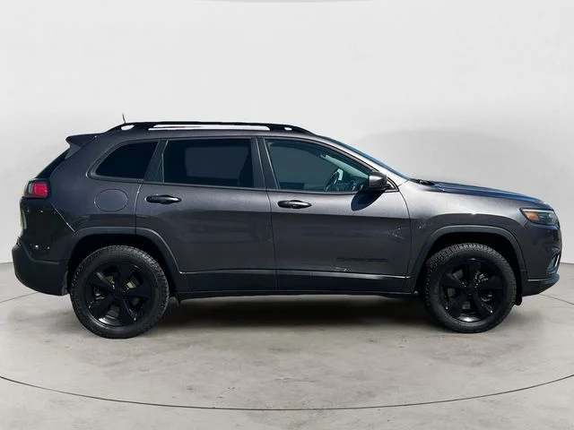 Used 2019 Gray Jeep Latitude Plus image 6