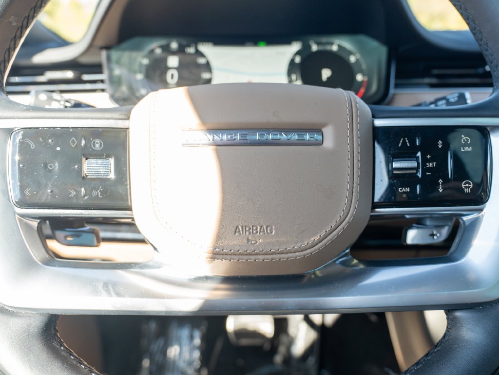 Used 2025  Land Rover SE image 15