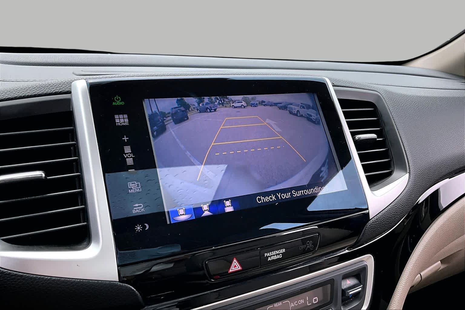 Used 2016 White Diamond Pearl Honda Touring image 27