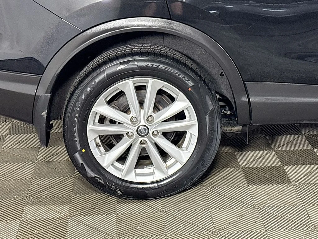 Used 2019 Black Nissan S image 22