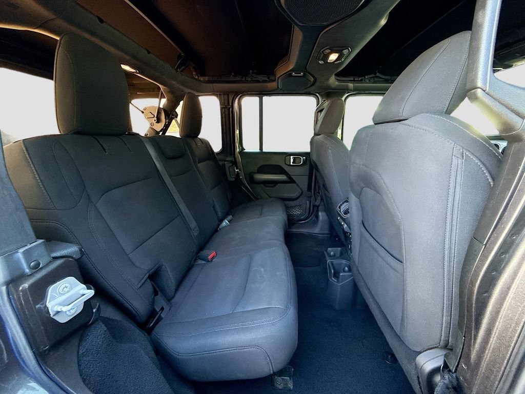 Used 2018 Granite Crystal Metallic Clearcoat Jeep Sahara image 27