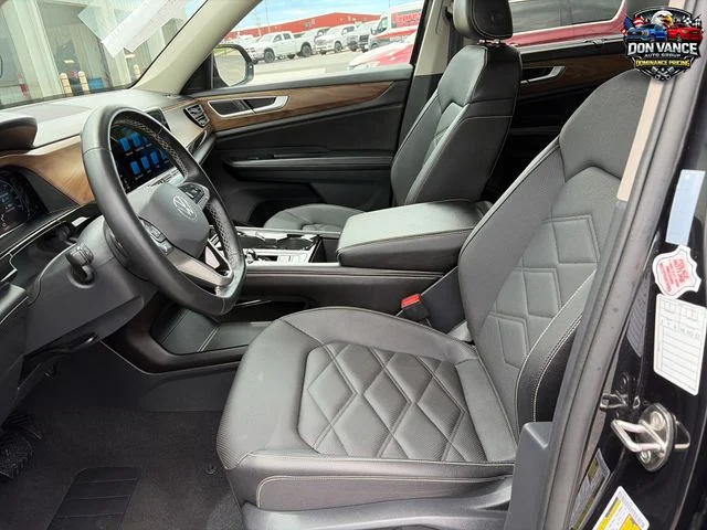 Used 2025 Black Volkswagen 2.0T SE w/Technology image 9