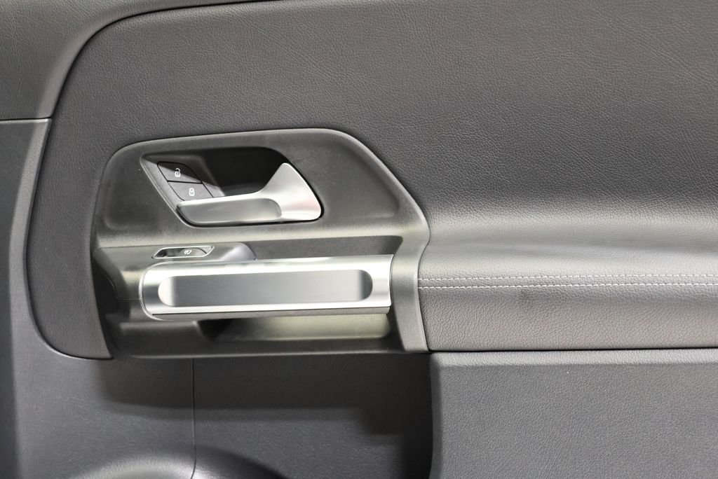 Used 2022 Mountain Gray Metallic Mercedes-Benz GLB 250 image 51