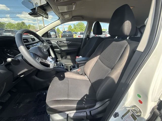 Used 2021 White Nissan S image 11