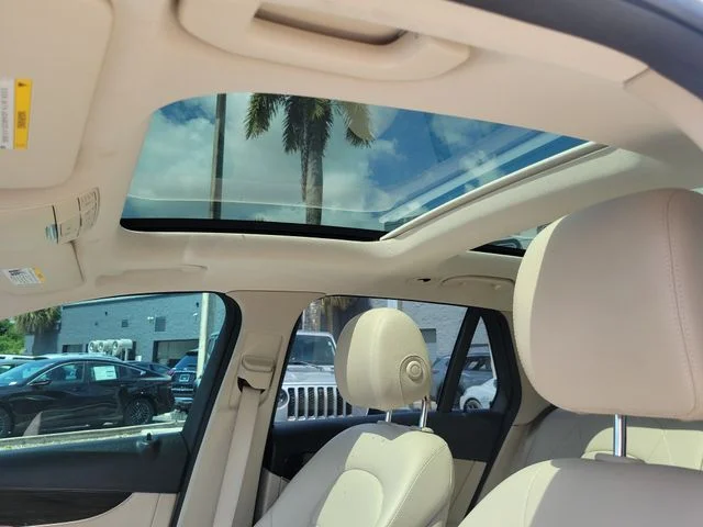 Used 2021 White Mercedes-Benz GLC 300 image 16